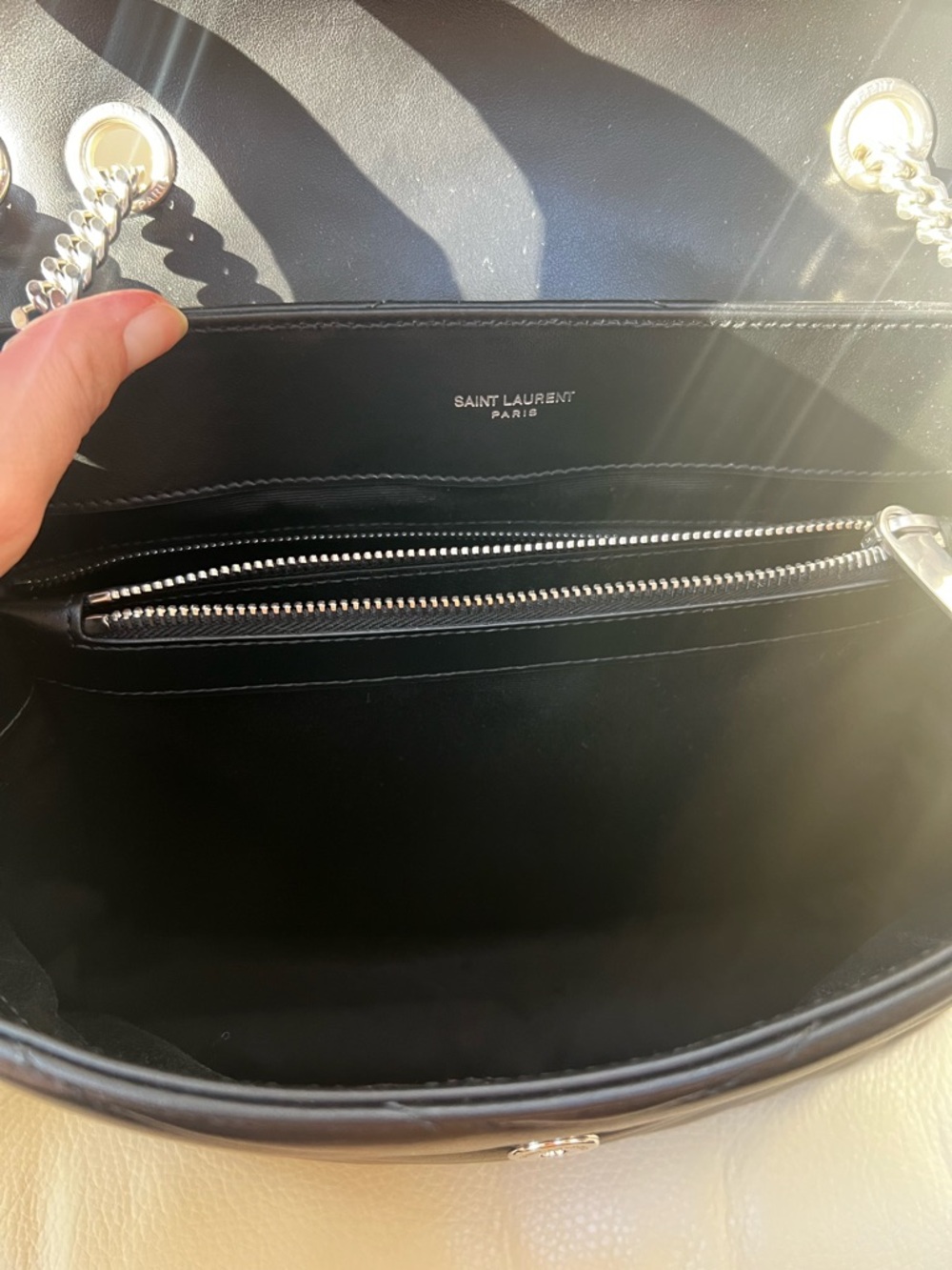 New Saint Laurent Black Leather Shoulder Bag LouLou - Picture 9 of 15